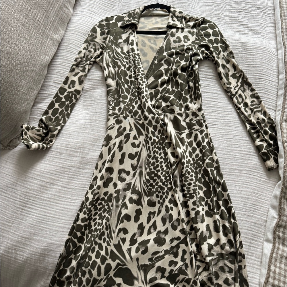 Diane Von Furstenberg Green Animal Print Long Sleeve Dress